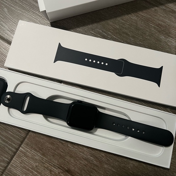 Apple Watch Series 8 - Picture 4 of 14